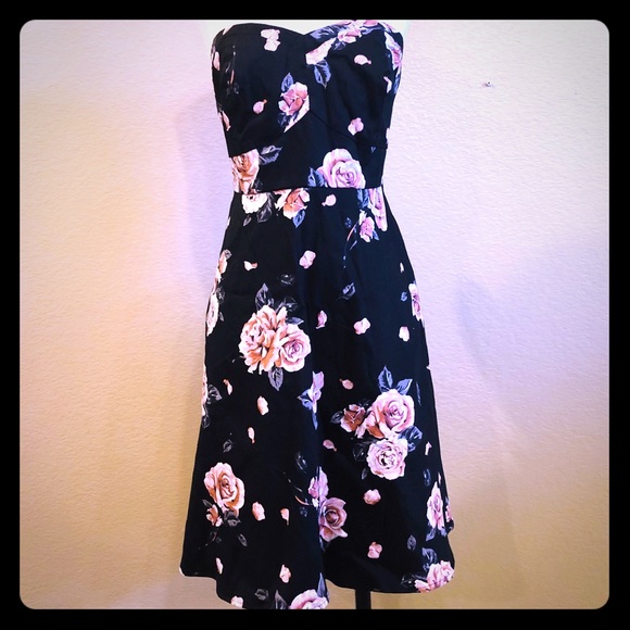 torrid Dresses & Skirts - TORRID Roses Floral Lace Strapless pinup style